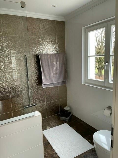 weiteres Duschbad